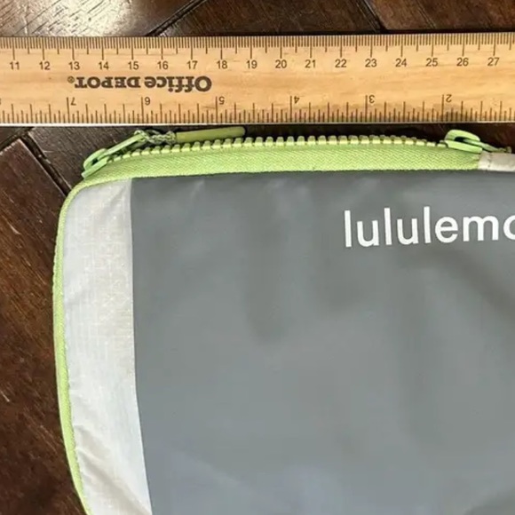 NWT Lululemon NWT Easy Access Crossbody Bag - Rhino Grey/Electric Lemon - Picture 10 of 13